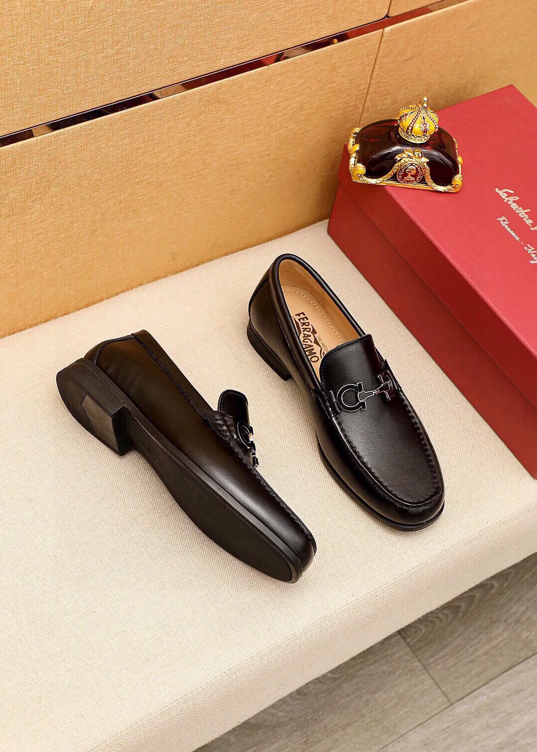 Men's shoes 💰480 💐 Product trademark: Ferragamo "Ferragamo" casual leather shoes Regular size: 38-44 (45🉑️customized) Product materials: Selected imported first-layer calfskin upper + luxury hardware buckle, imported water-dyed cow leather lining. Strong three-dimensional visual effect, original outsole color: 4⃣️seed leather materials available